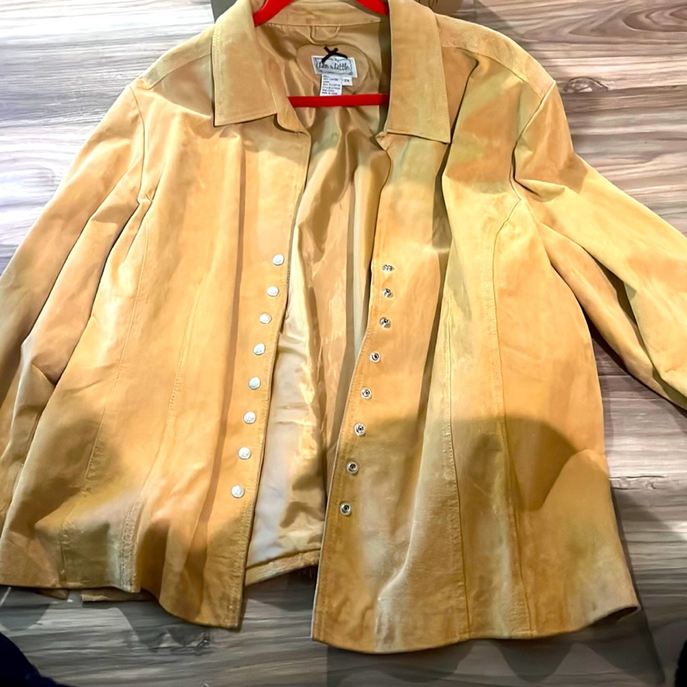 Mustard color suede leather jacket by Live a little 2x
